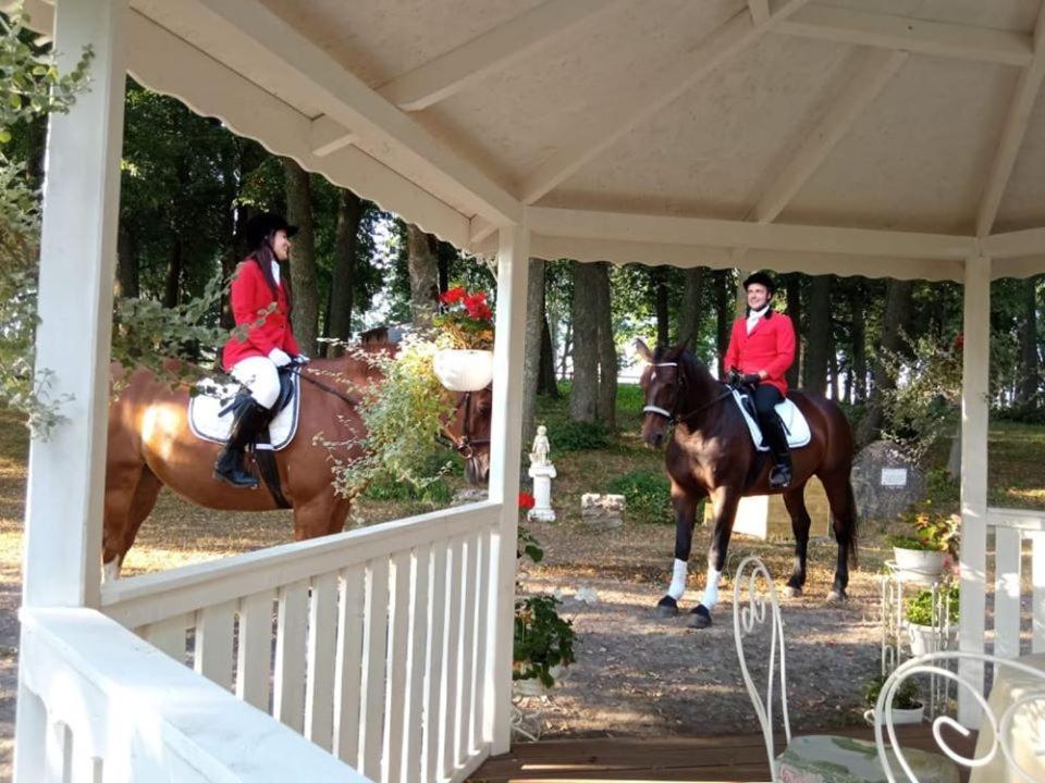 Cavalier House Hotel Jumprava Buitenkant foto